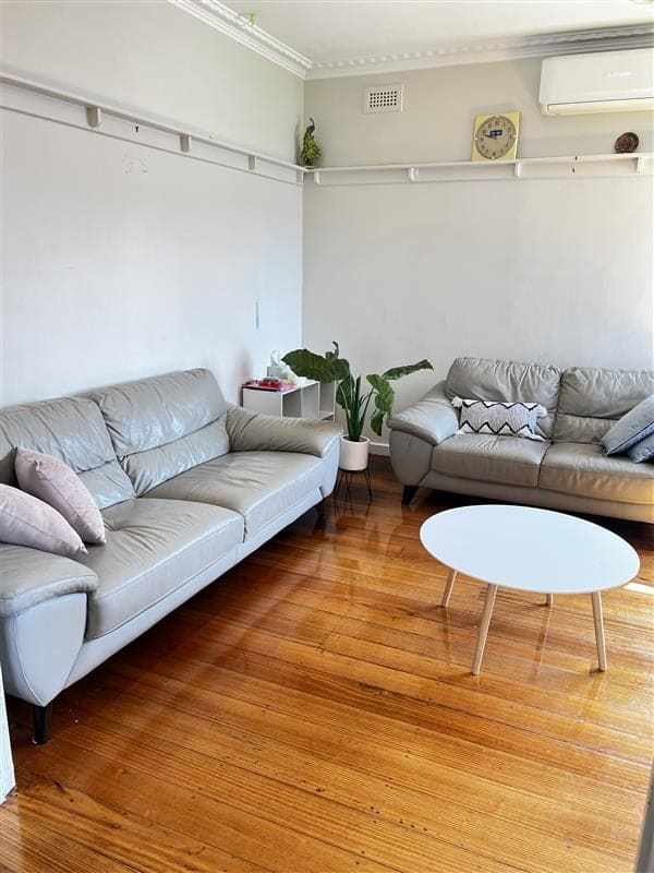 05 warrigal road cheltenham lounge room