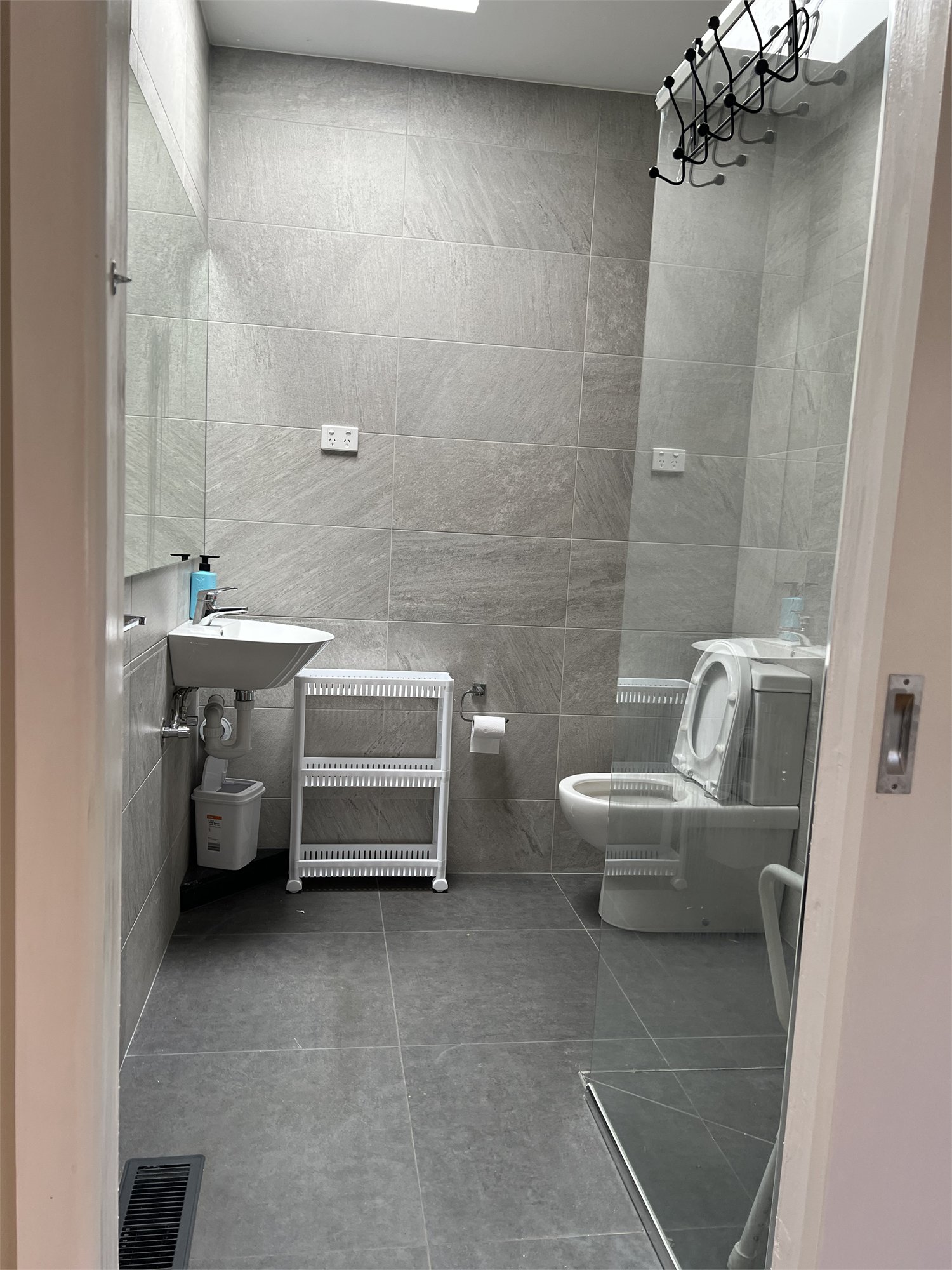 09 bambury street boronia bathroom