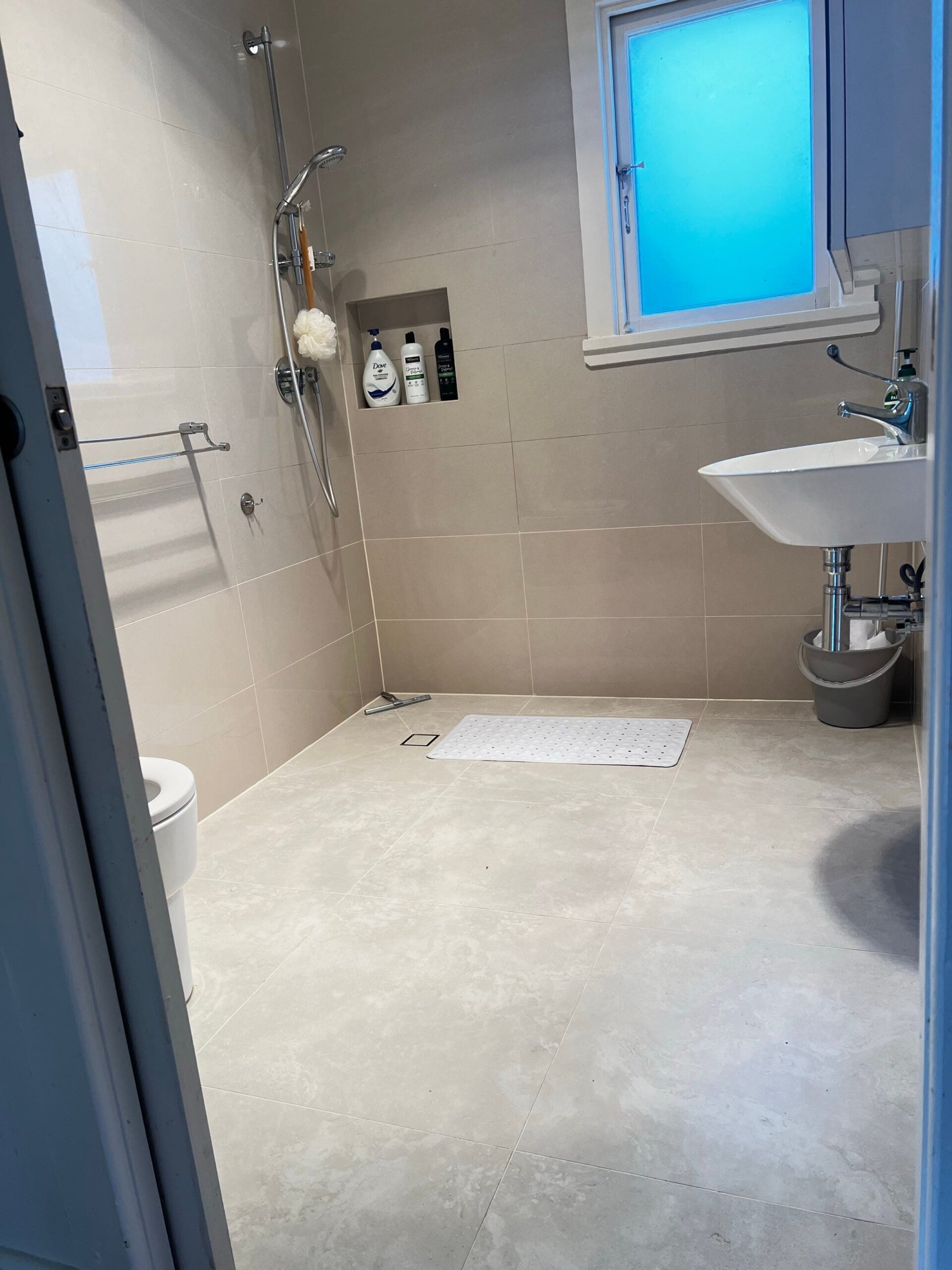 11 warrigal road cheltenham step free bathroom