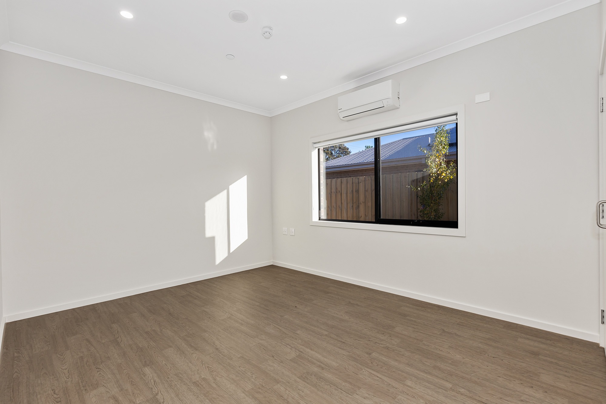 13 jillian street cranbourne bedroom